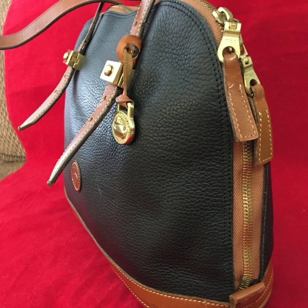 SOLD! DOONEY & BOURKE Vintage AWL METRO Zip Zip - Picture 2 of 8